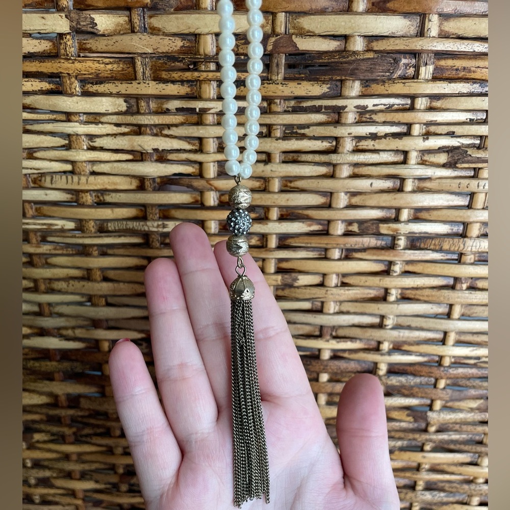 Long pearl gold and metal necklace